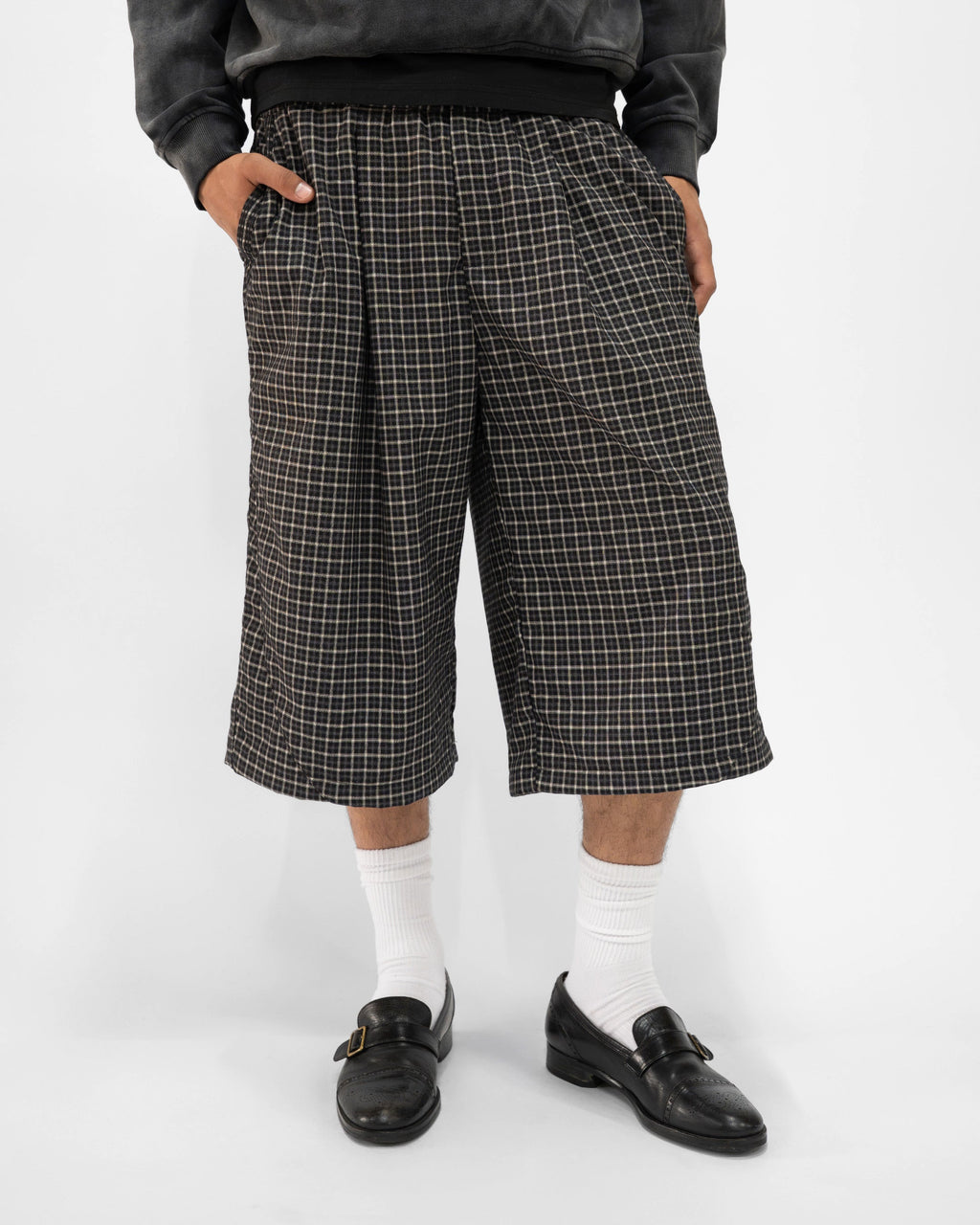 PLEATED GINGHAM CAPRI SHORTS