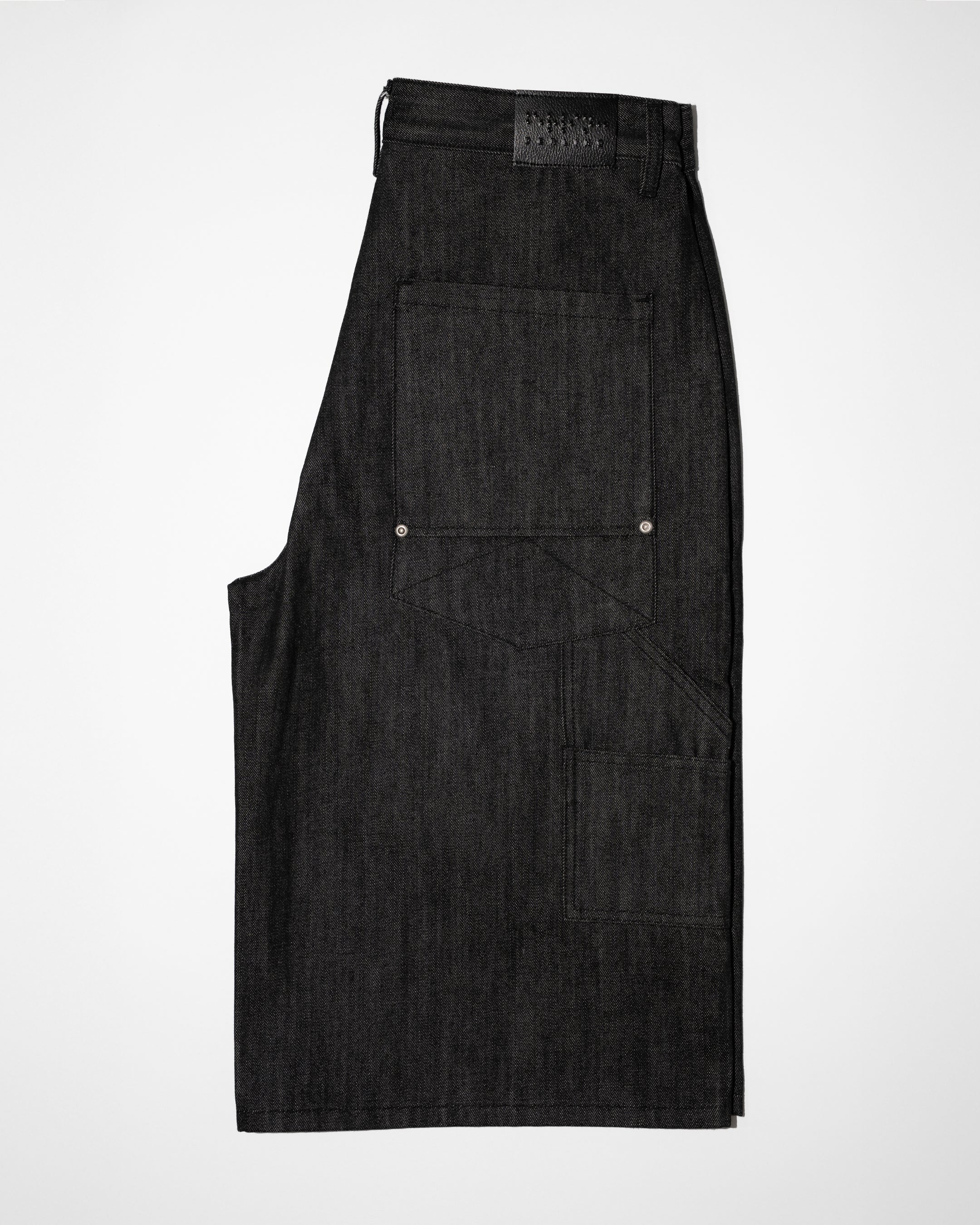 PLEATED RAW BLACK JORTS