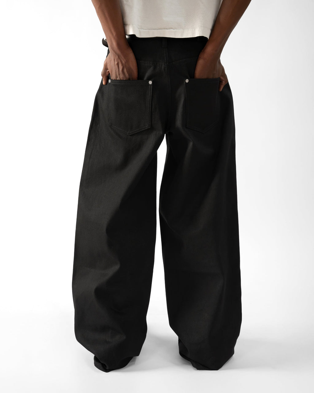 MATTE BLACK JAPANESE SELVEDGE LOOSE FIT JEANS