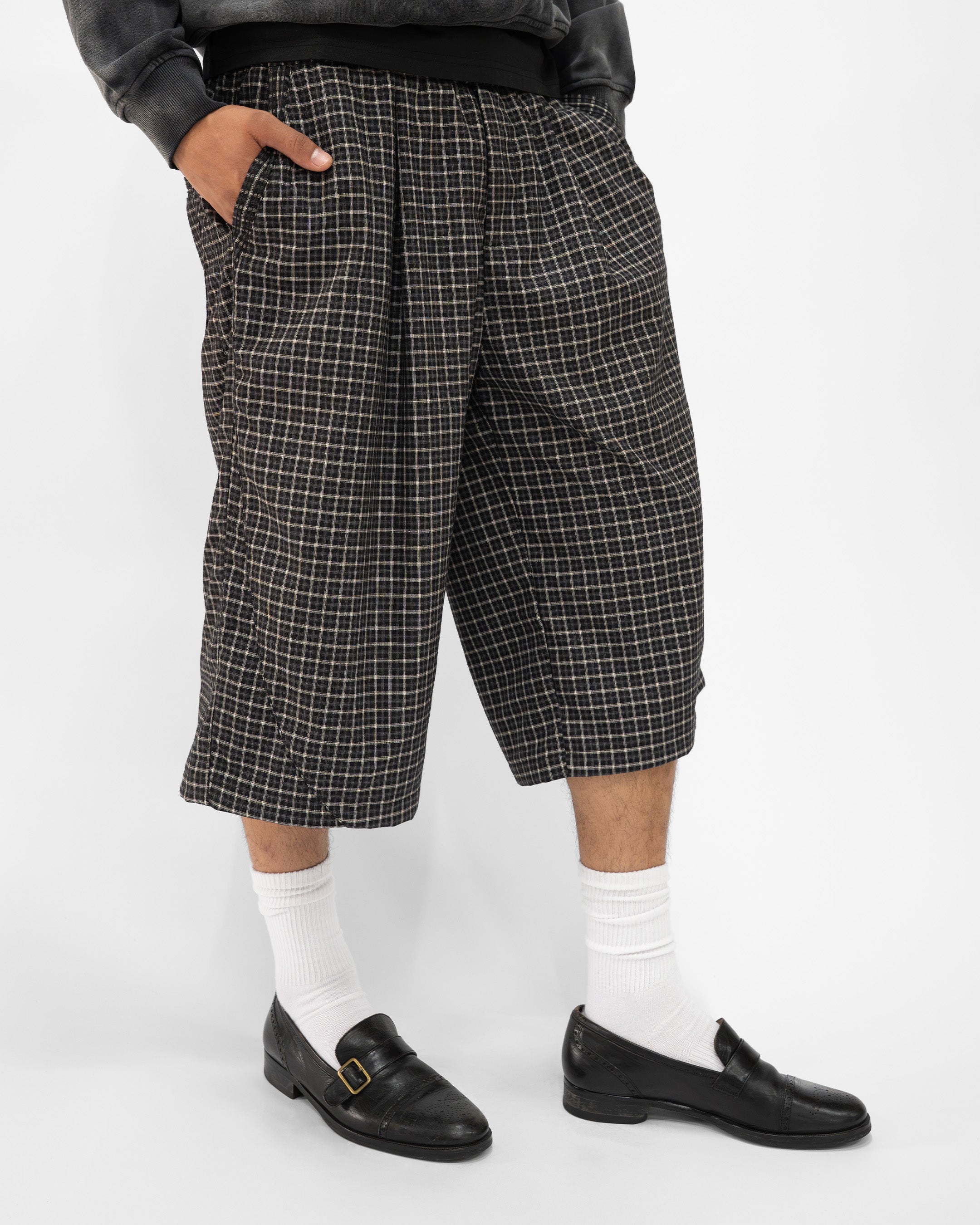 PLEATED GINGHAM CAPRI SHORTS