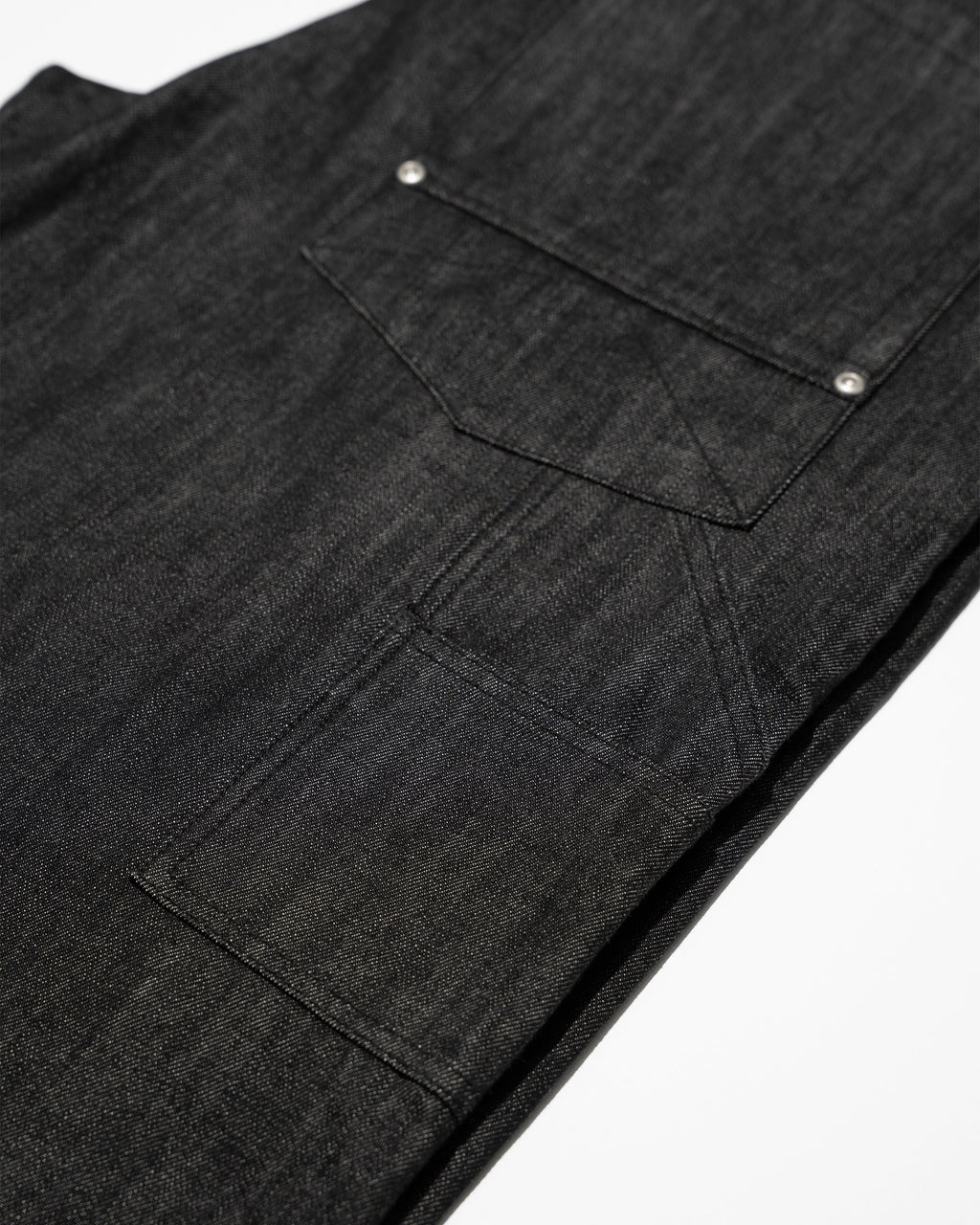PLEATED RAW BLACK JORTS