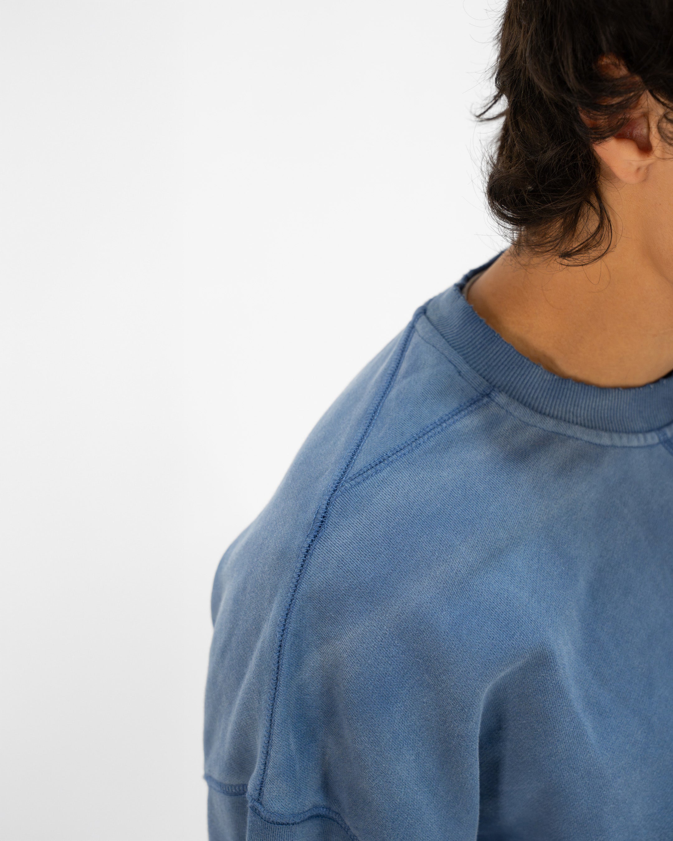 BLUE SUNFADED CREWNECK