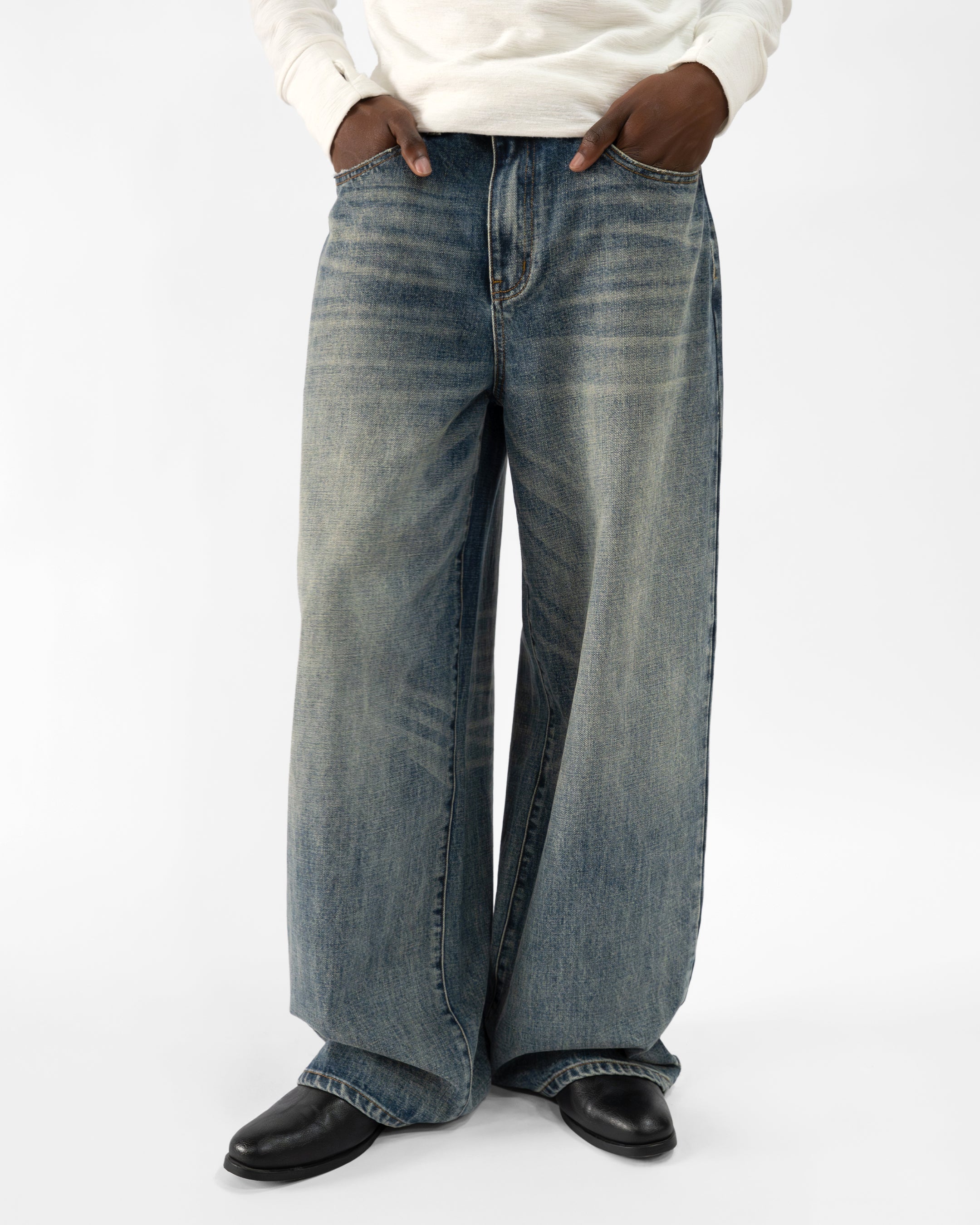 VINTAGE LIGHTWASH LOOSE FIT JEANS