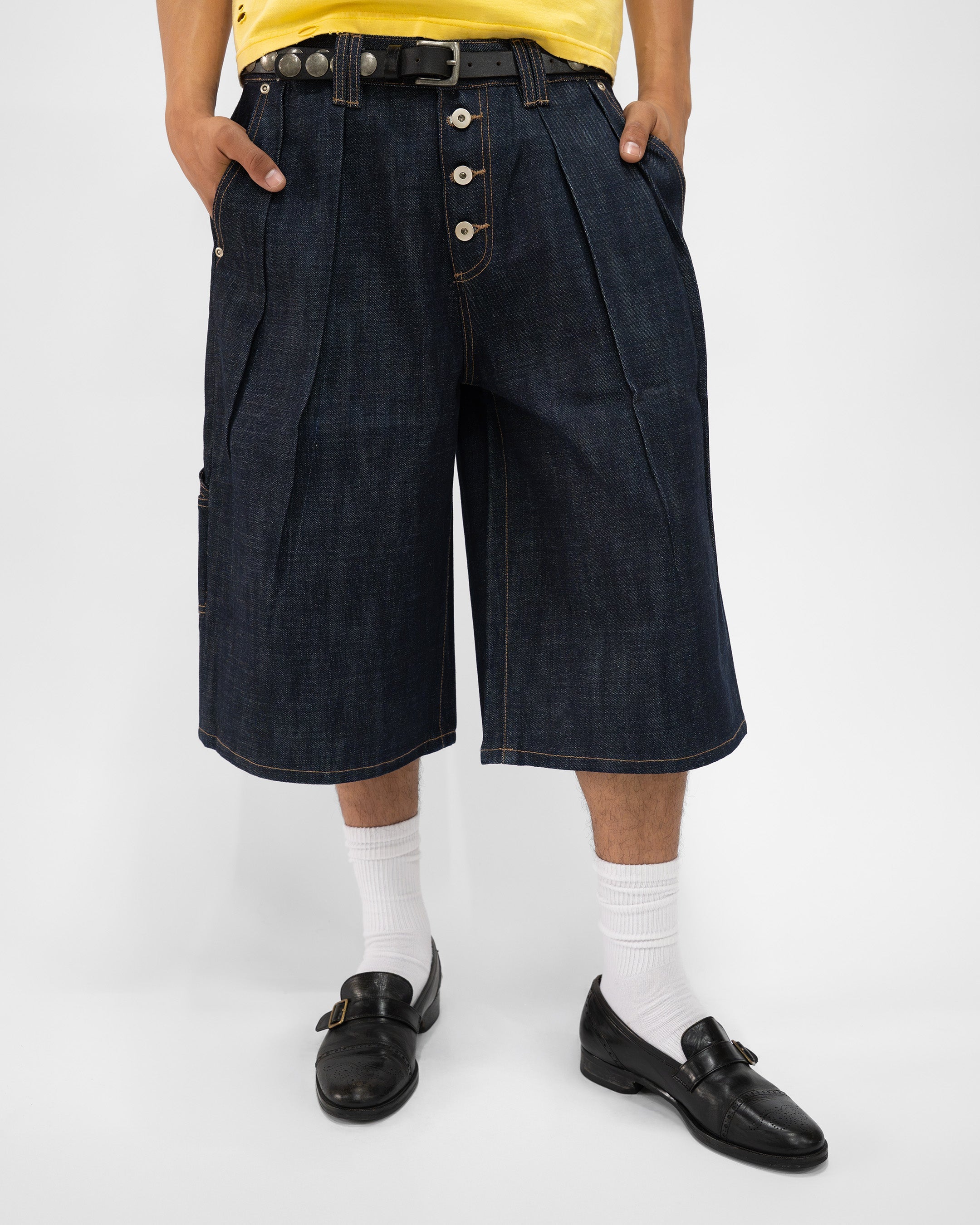 PLEATED RAW INDIGO JORTS