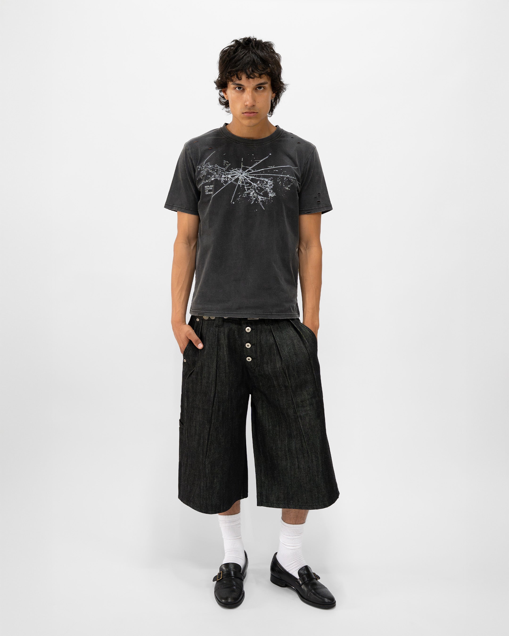 PLEATED RAW BLACK JORTS