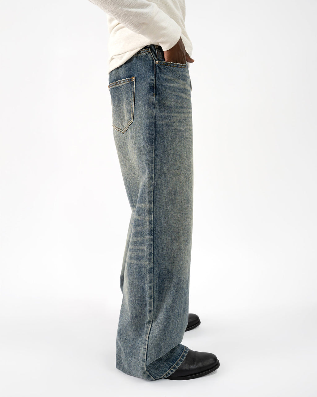 VINTAGE LIGHTWASH LOOSE FIT JEANS