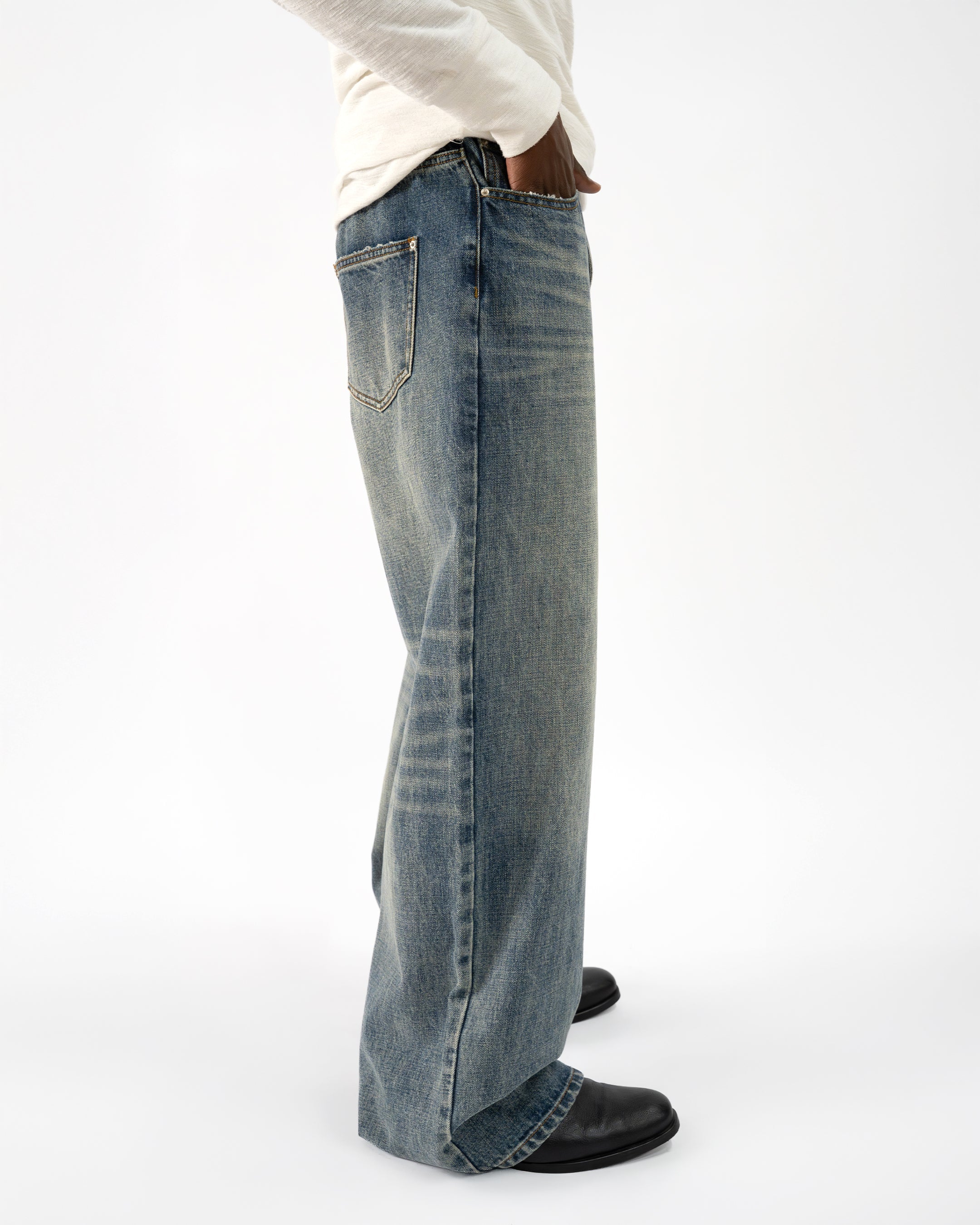 VINTAGE LIGHTWASH LOOSE FIT JEANS