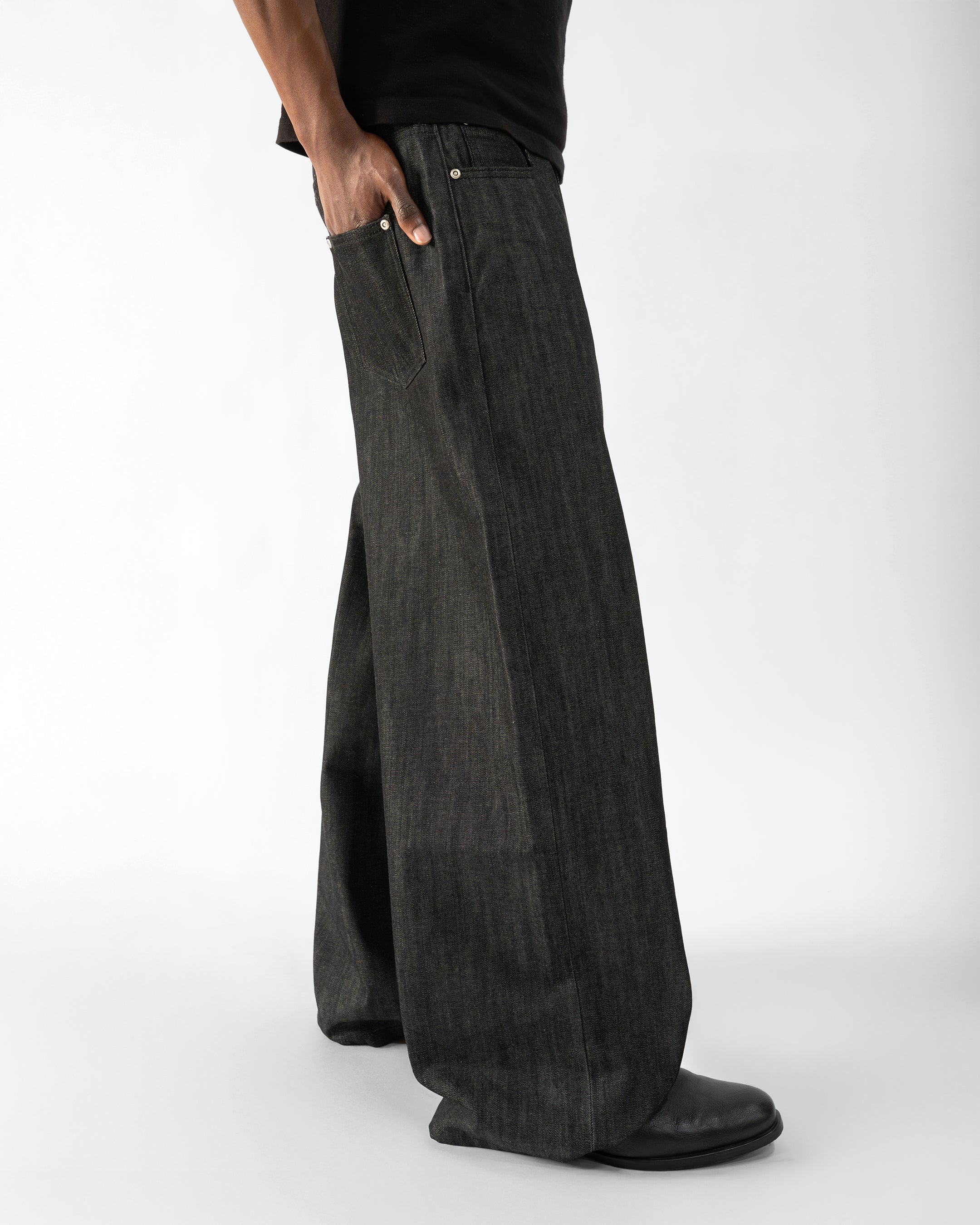 RAW BLACK JAPANESE SELVEDGE LOOSE FIT JEANS