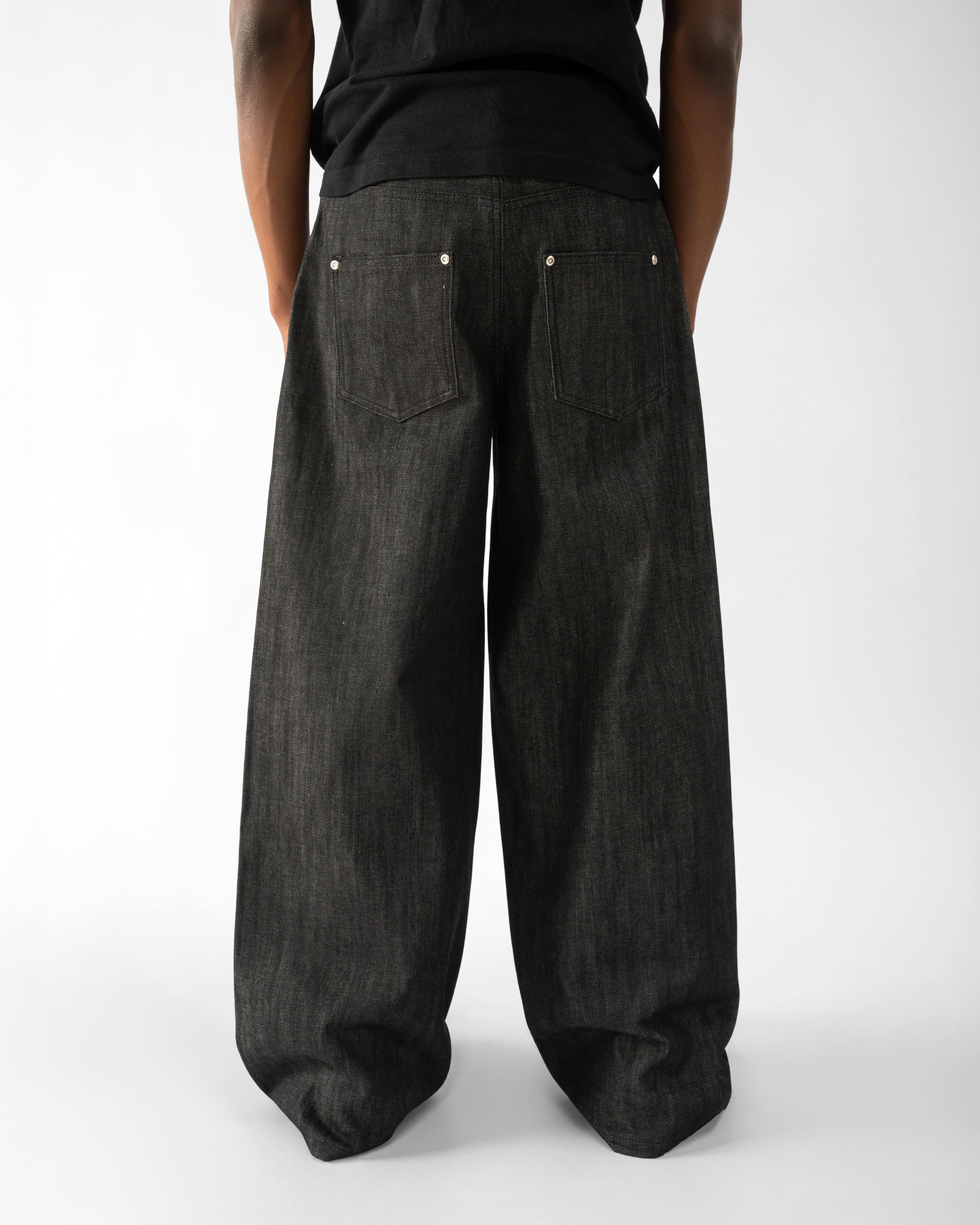 RAW BLACK JAPANESE SELVEDGE LOOSE FIT JEANS