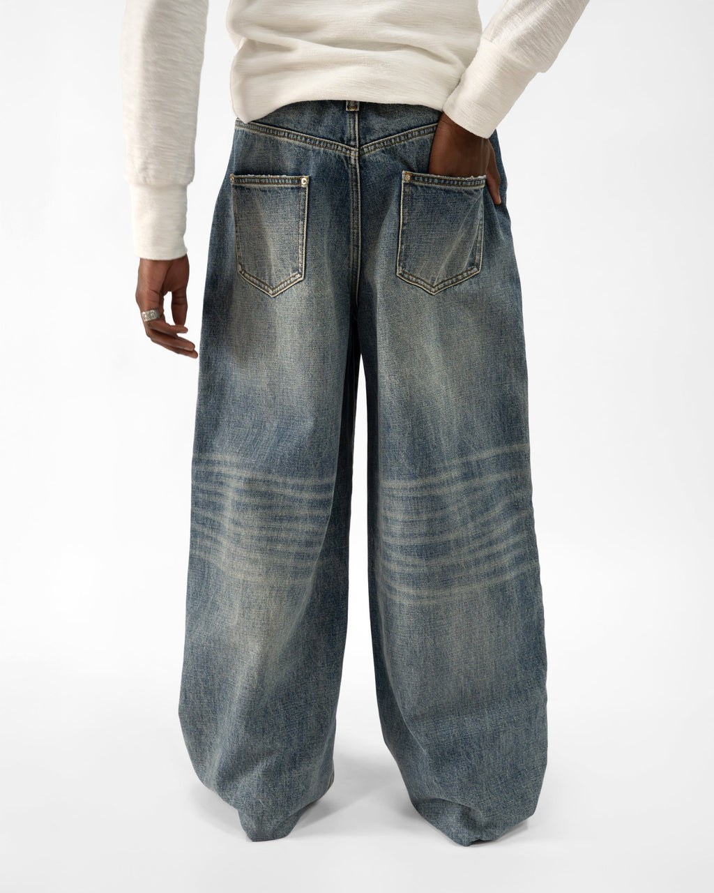 VINTAGE LIGHTWASH LOOSE FIT JEANS