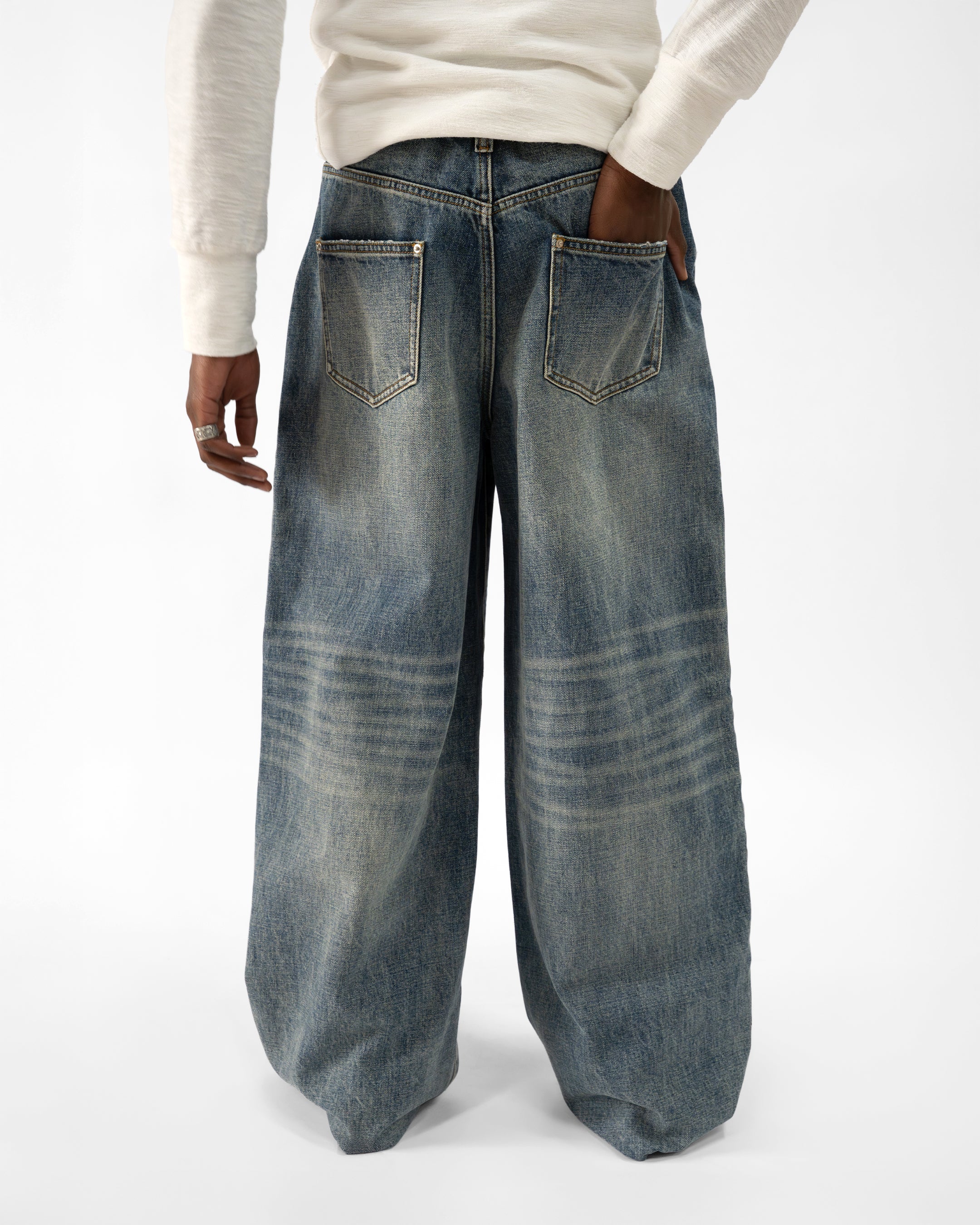 VINTAGE LIGHTWASH LOOSE FIT JEANS