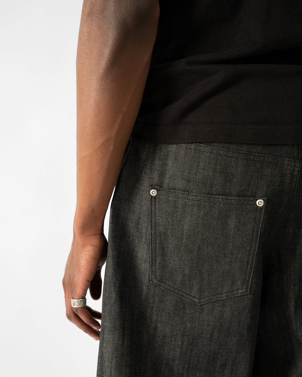 RAW BLACK JAPANESE SELVEDGE LOOSE FIT JEANS