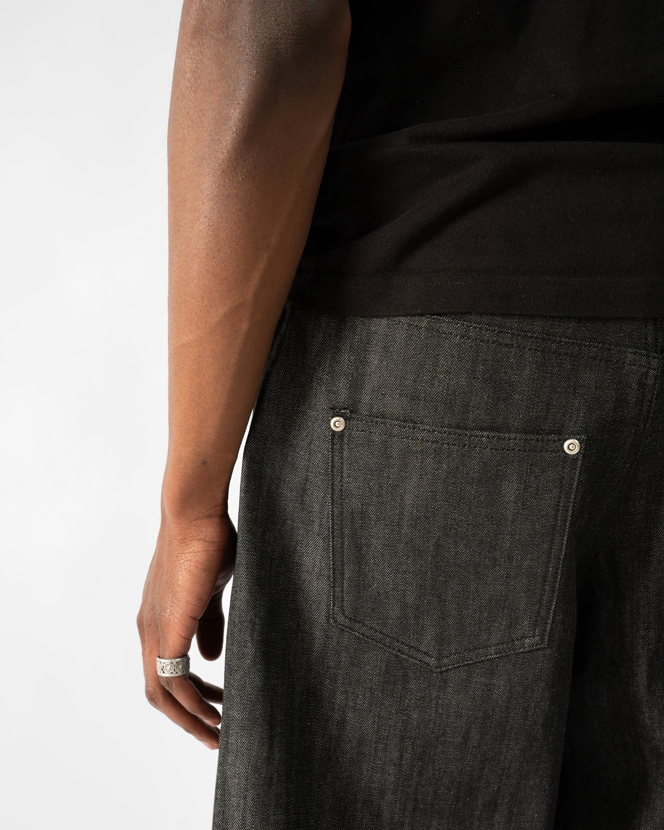 RAW BLACK JAPANESE SELVEDGE LOOSE FIT JEANS