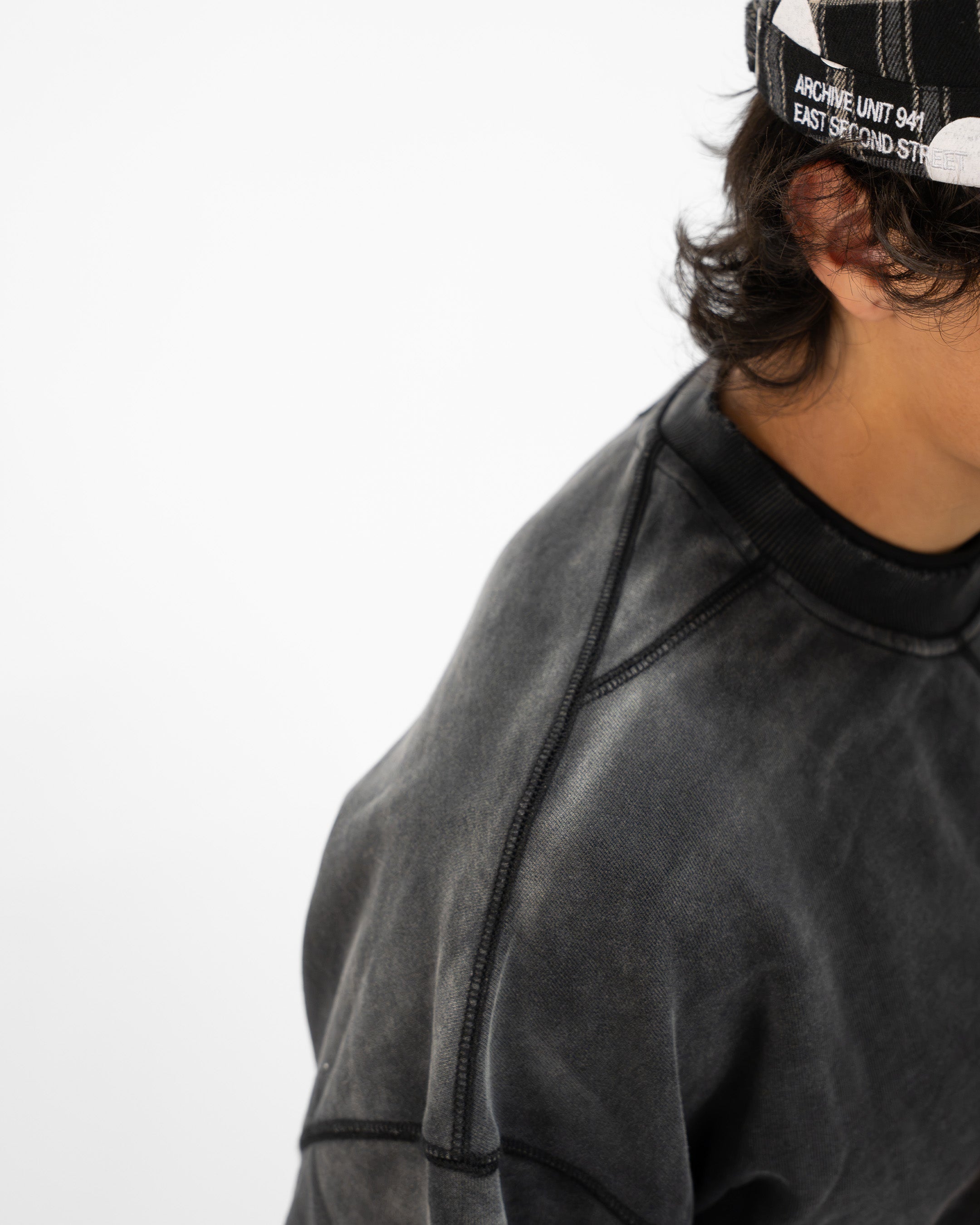 BLACK SUNFADED CREWNECK