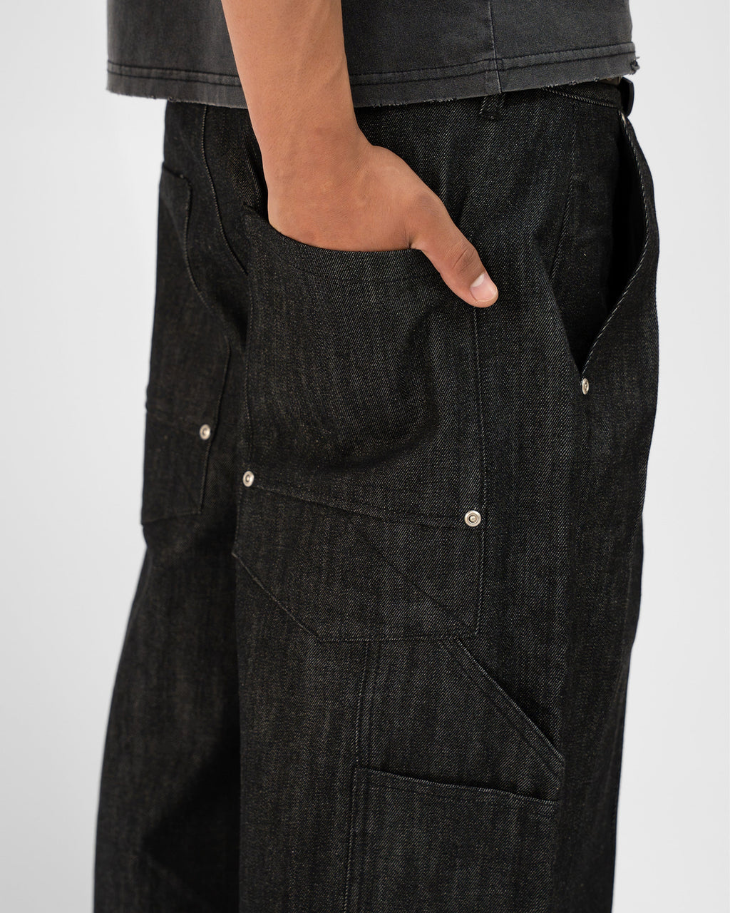 PLEATED RAW BLACK JORTS