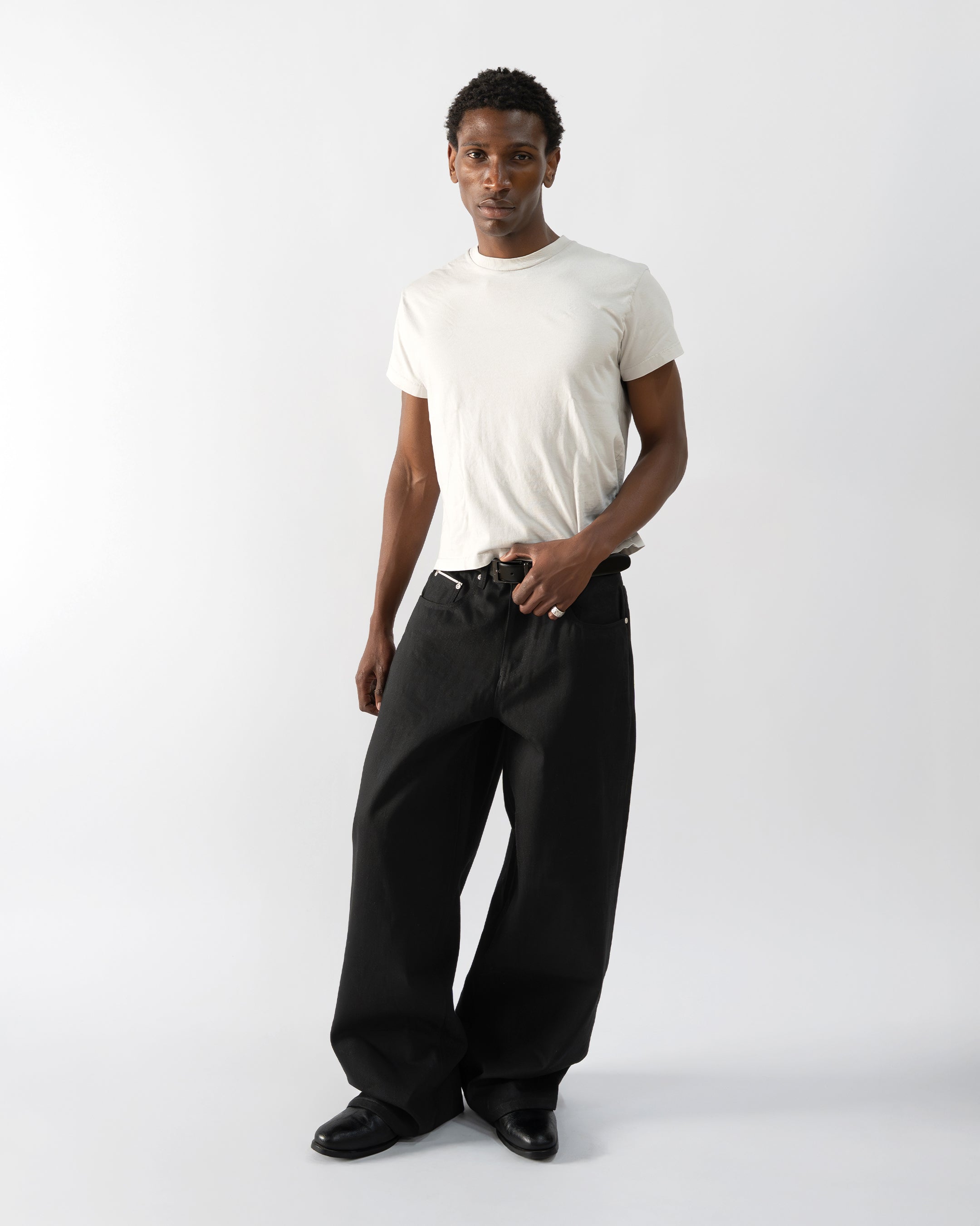 MATTE BLACK JAPANESE SELVEDGE LOOSE FIT JEANS