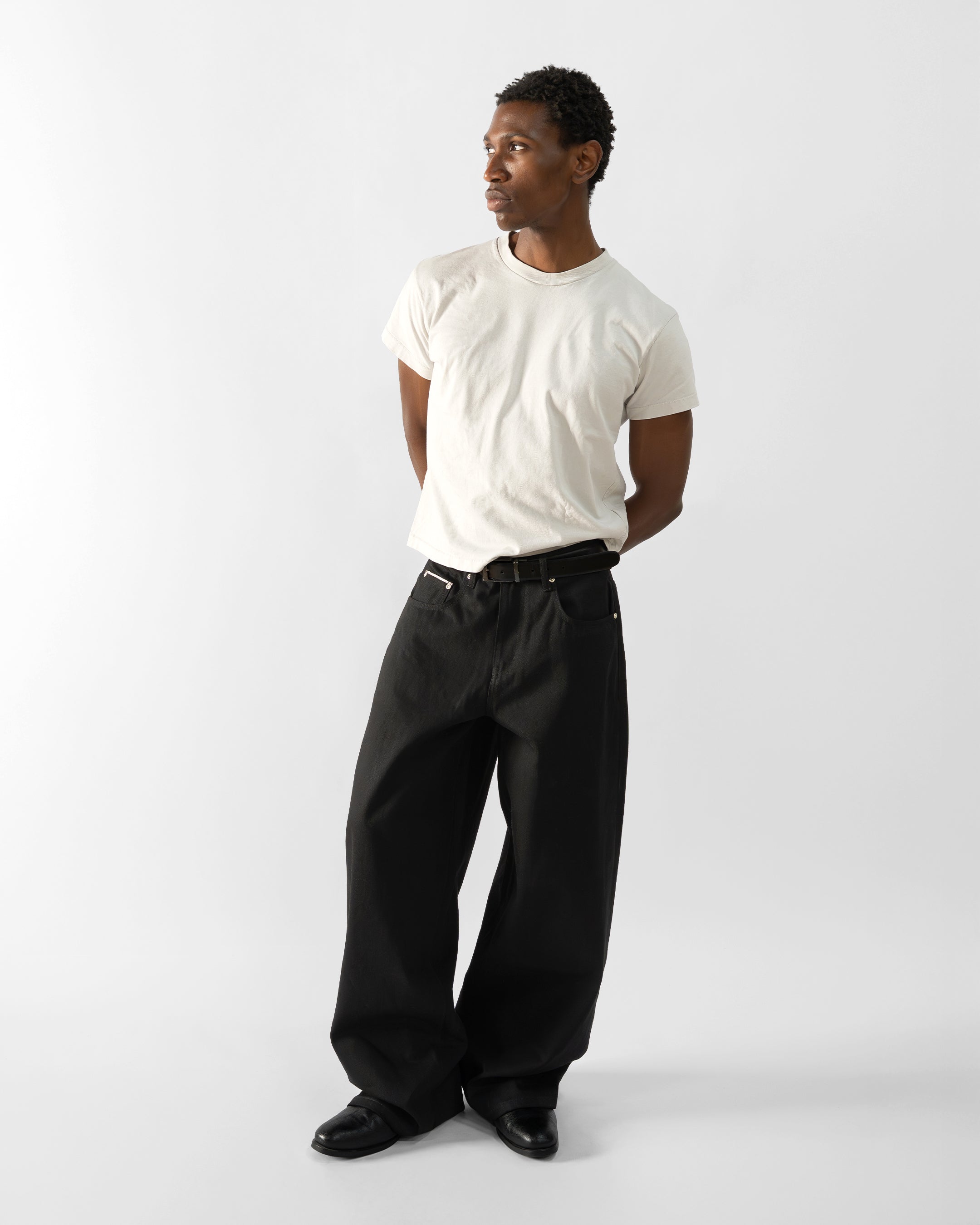 MATTE BLACK JAPANESE SELVEDGE LOOSE FIT JEANS