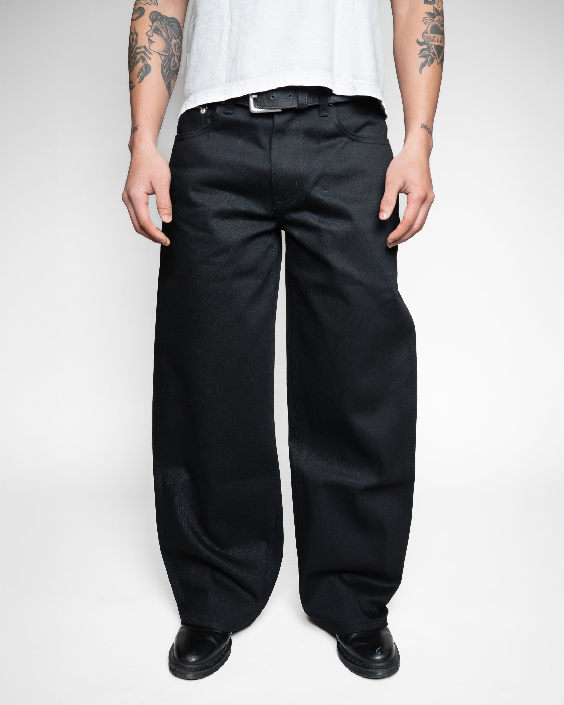 UNIFORM CUT MATTE BLACK JAPANESE SELVEDGE RELAXED FIT JEANS