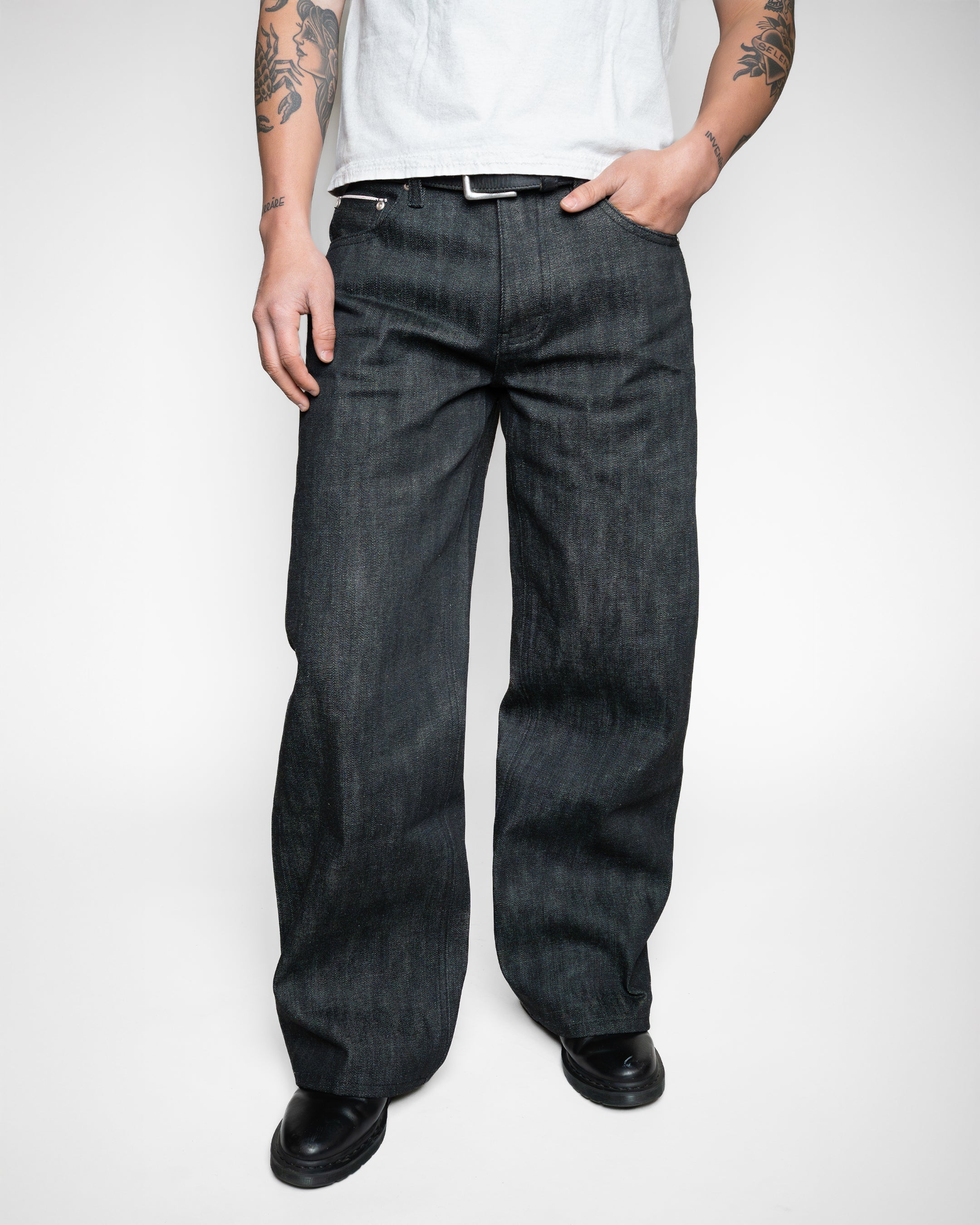 UNIFORM CUT BLACK JAPANESE SELVEDGE RELAXED FIT JEANS