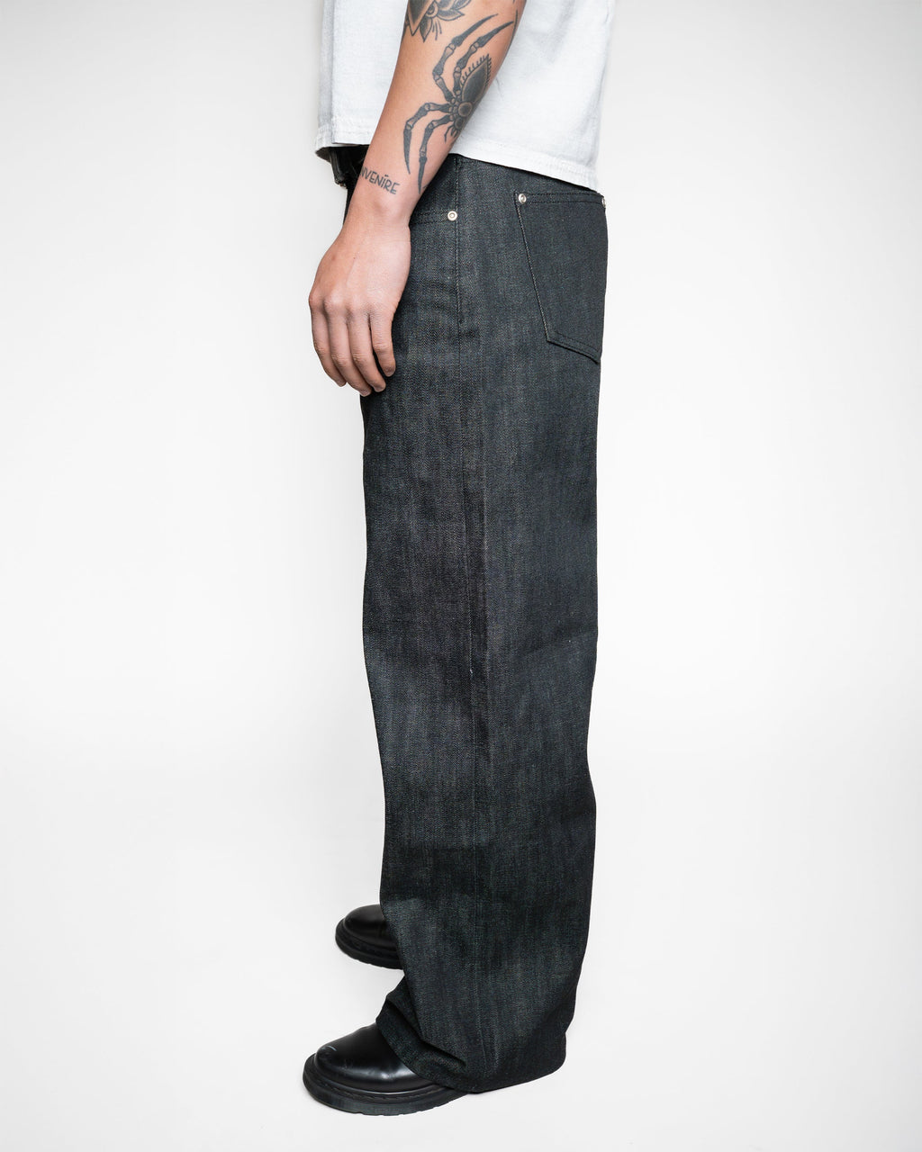 UNIFORM CUT BLACK JAPANESE SELVEDGE RELAXED FIT JEANS