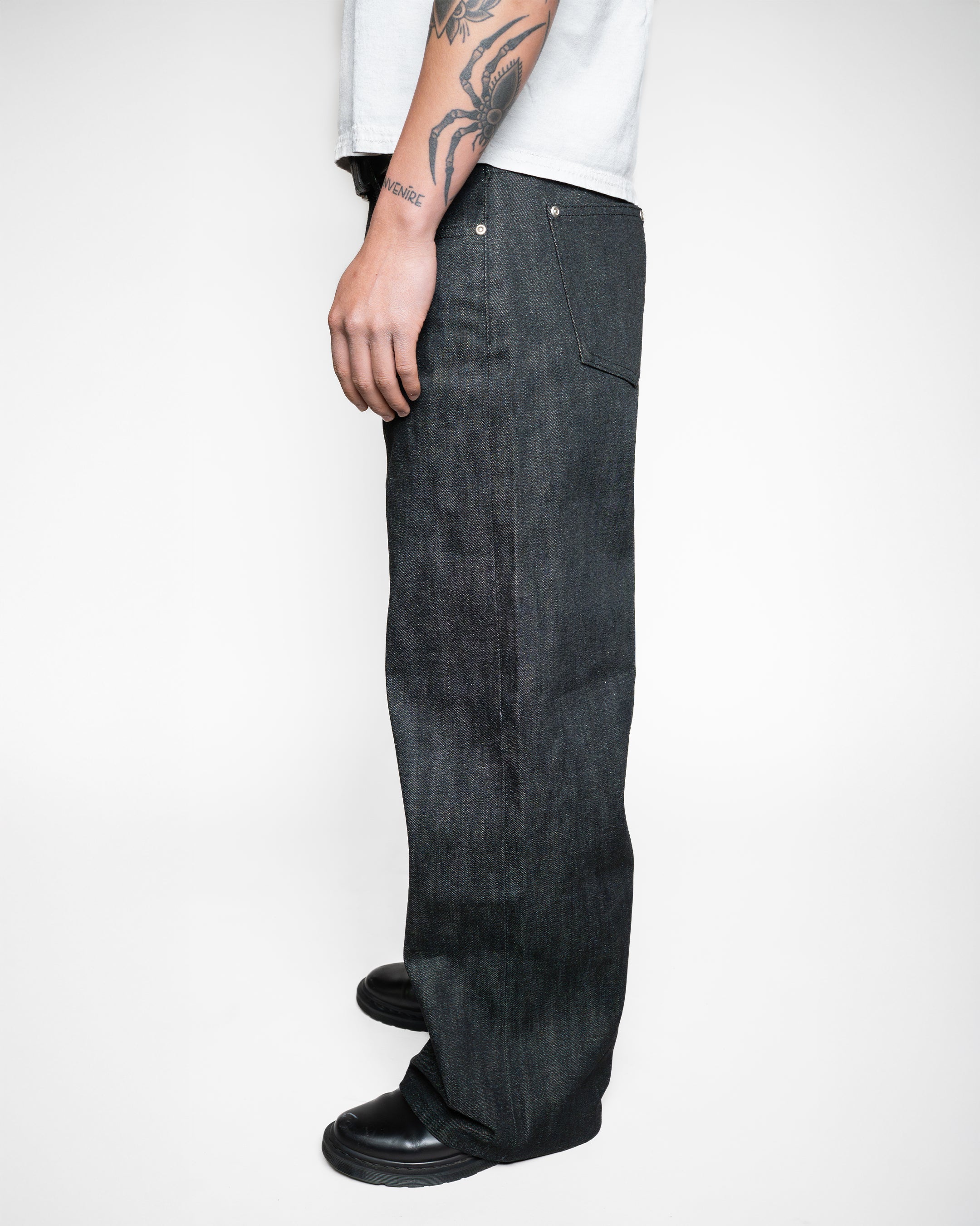UNIFORM CUT BLACK JAPANESE SELVEDGE RELAXED FIT JEANS