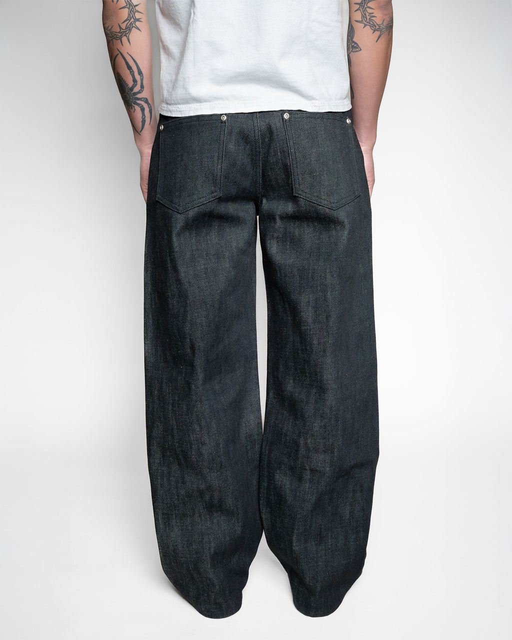 UNIFORM CUT BLACK JAPANESE SELVEDGE RELAXED FIT JEANS