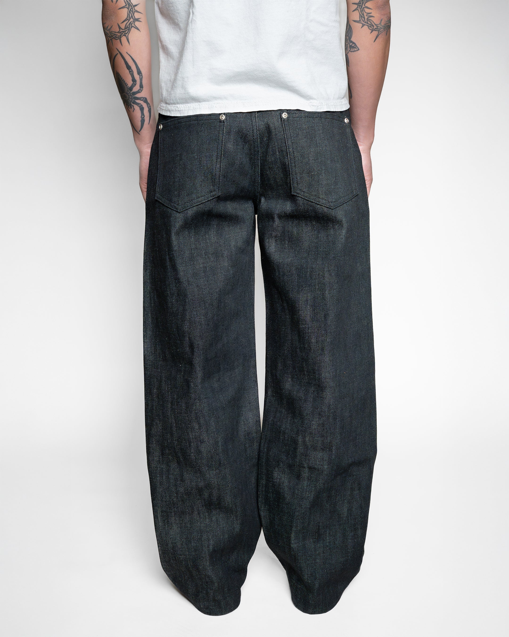 UNIFORM CUT BLACK JAPANESE SELVEDGE RELAXED FIT JEANS