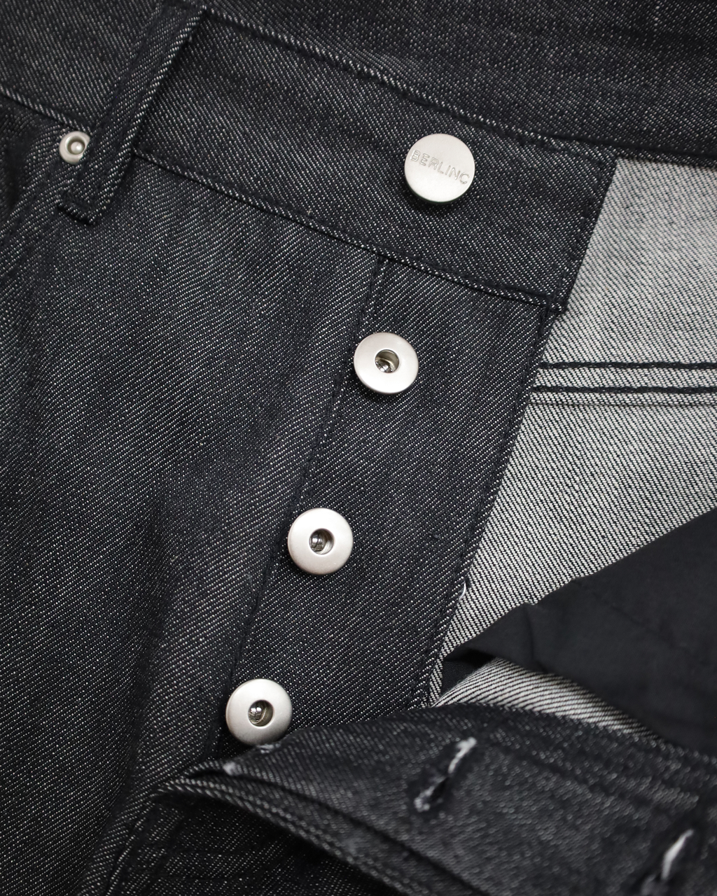 RAW BLACK JAPANESE SELVEDGE LOOSE FIT JEANS